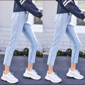 Brandy Melville John Galt light wash mom jeans